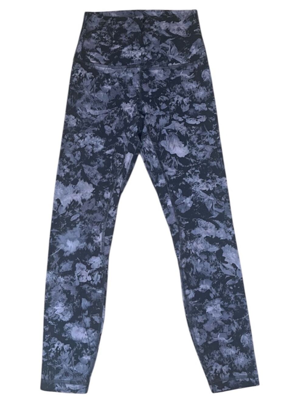Lululemon Align Pant 25” Size 4
Floral Illusion Ice Grey Soft Nulu Yoga Leggings